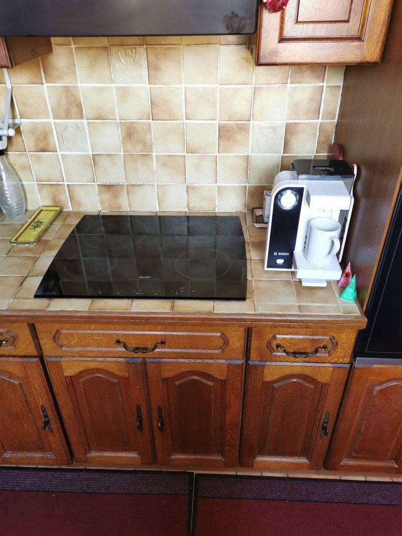 Cuisine avant travaux à Magny-les-Hameaux