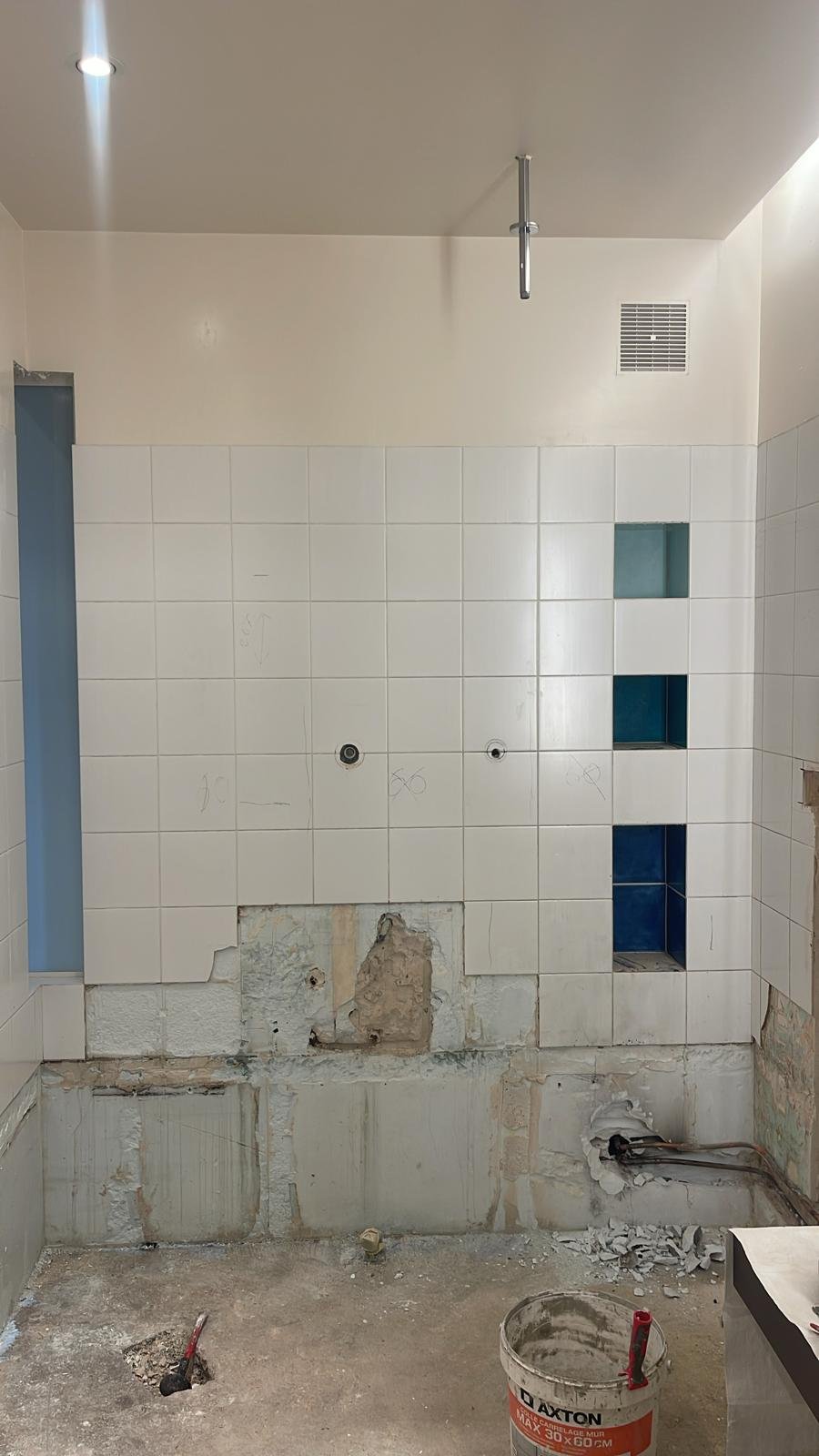 Dépose complète de l’ancienne salle de bain à Paris 15e