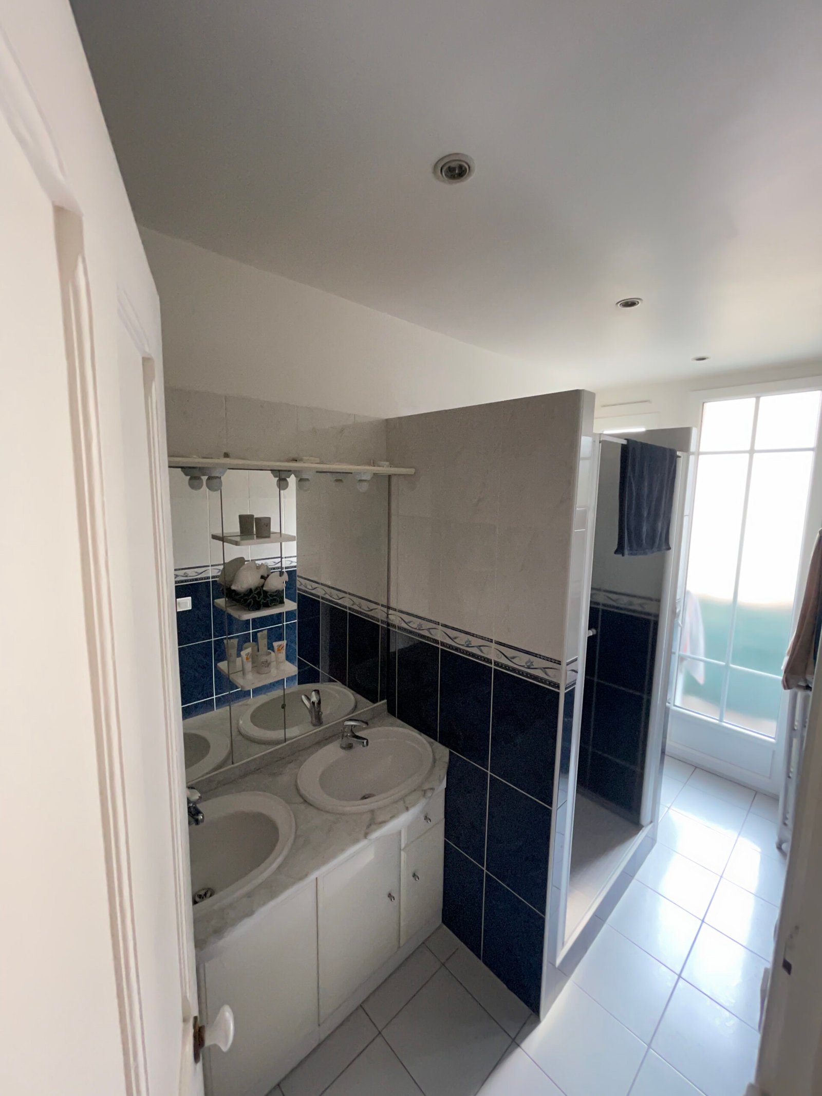 Salle de bain avant rénovation à Boulogne-Billancourt