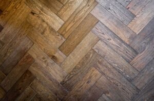 parquet ancien abîmé avant rénovation