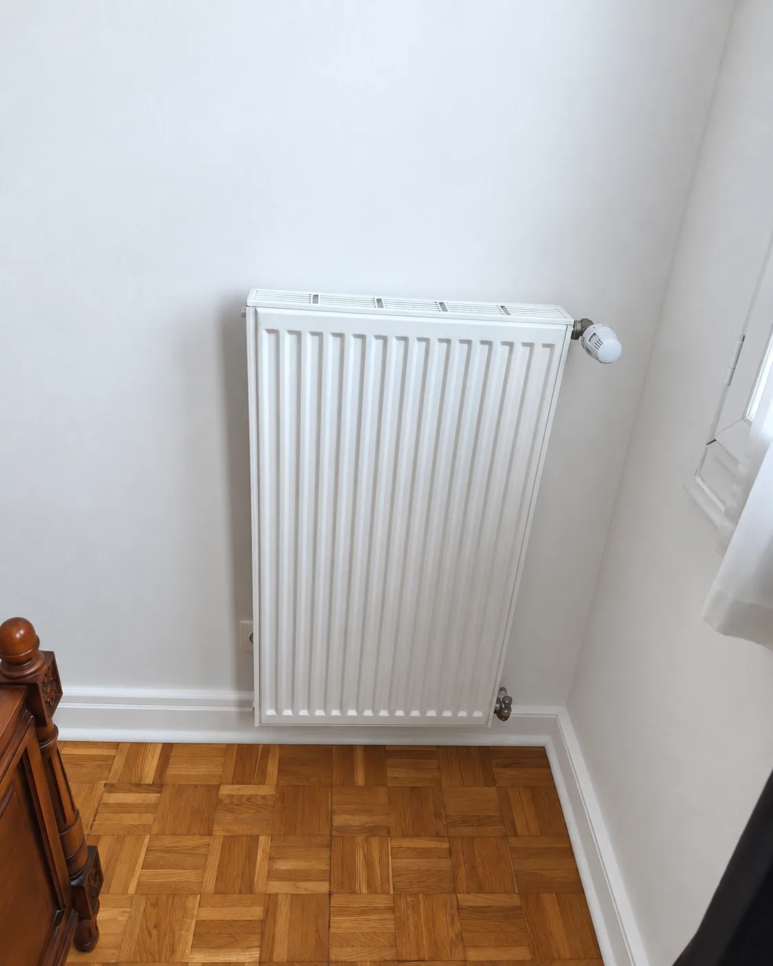 Remplacement de radiateur à eau raccordé au chauffage collectif dans un appartement du 14e